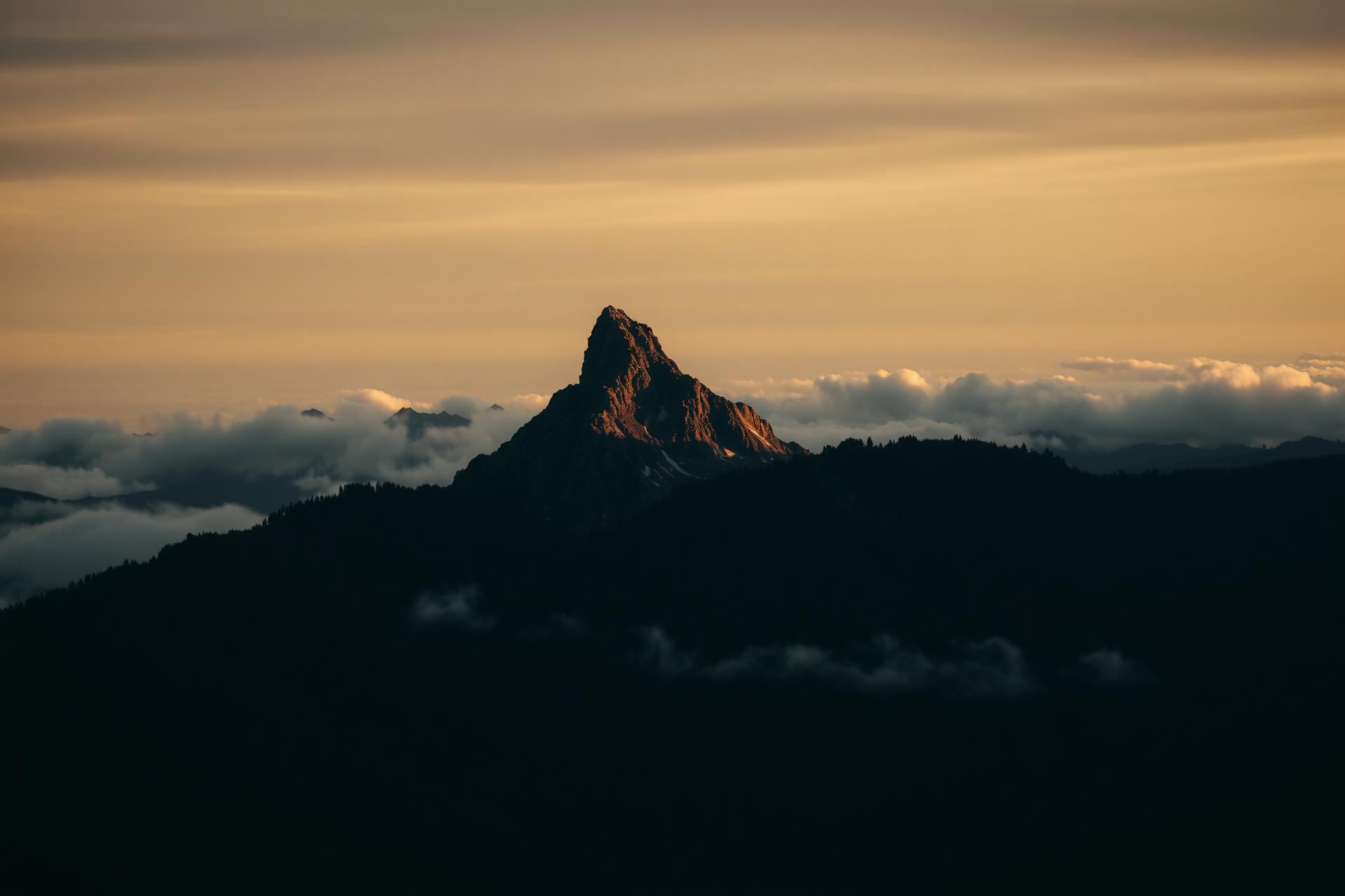 Alpiner Gipfel im Morgenlicht